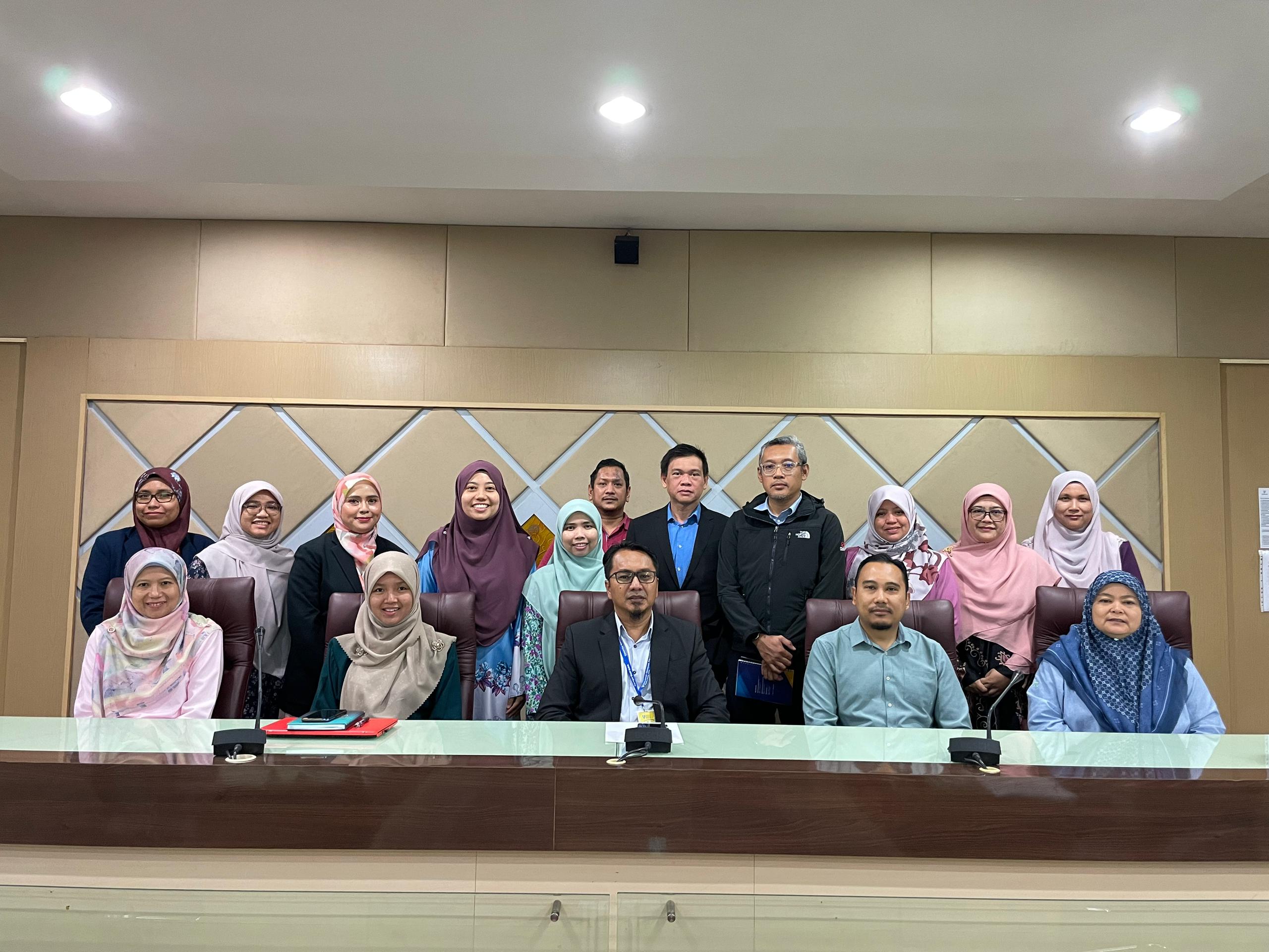 Mesyuarat Bersama Panel Penilai Industri (IAP) bagi Program Sarjana Muda Teknologi Kejuruteraan (Tenaga & Persekitaran), Fakulti Teknologi Kejuruteraan Awam, UMPSA pada 9 Disember 2024 bertempat di Bilik Mesyuarat Senat Canseleri UMPSA Gambang